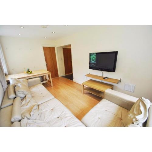 1 Rooms available in 6 Bedroom Student House for Next Academic Year, Bills Included, Edgworth Drive