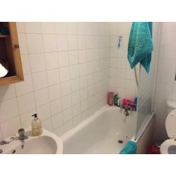 Great flat right next to Clapham North!