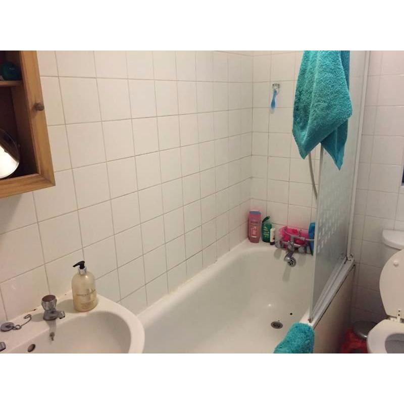 Great flat right next to Clapham North!