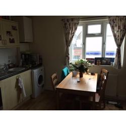 Great flat right next to Clapham North!