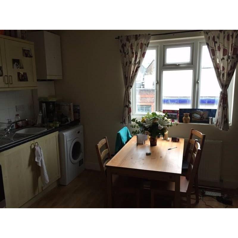 Great flat right next to Clapham North!