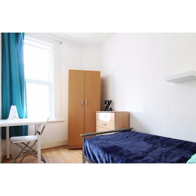 Single Bed in Rooms to rent in 6-bedroom house with garden in affordable and charming Haringey