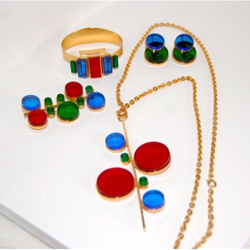 Fab Funky Vintage Retro Suite of Perspex or Lucite Jewellery from the ‘60s or ‘70s