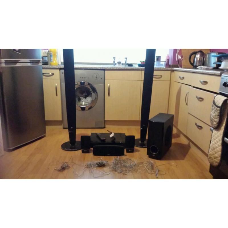 Blu ray dvd player with home cinema surround sound system