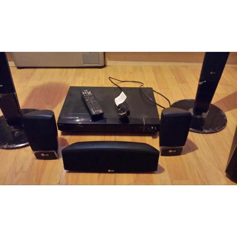 Blu ray dvd player with home cinema surround sound system
