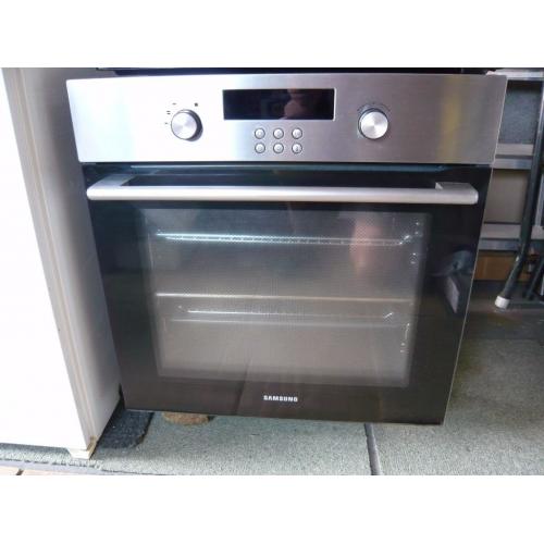 SAMSUNG built in Fan Oven BT621VDST
