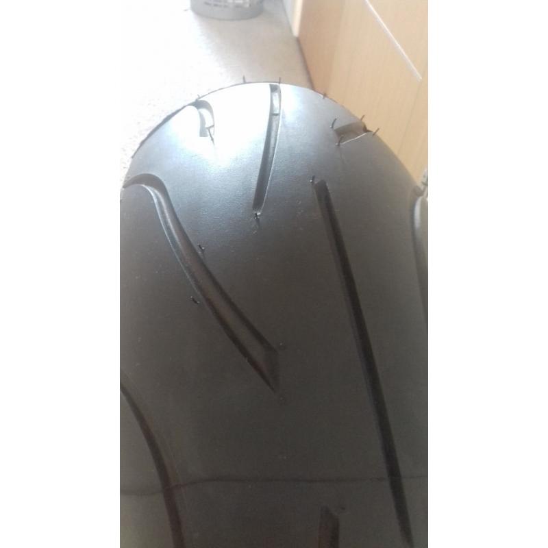 SUZUKI GSXR 1000 K7 K8 REAR WHEEL WITH DISC and BRAND NEW TYRE