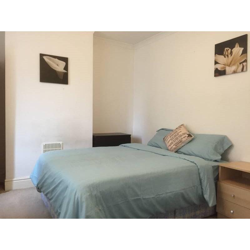 2 Large Bedrooms Available in Modren House