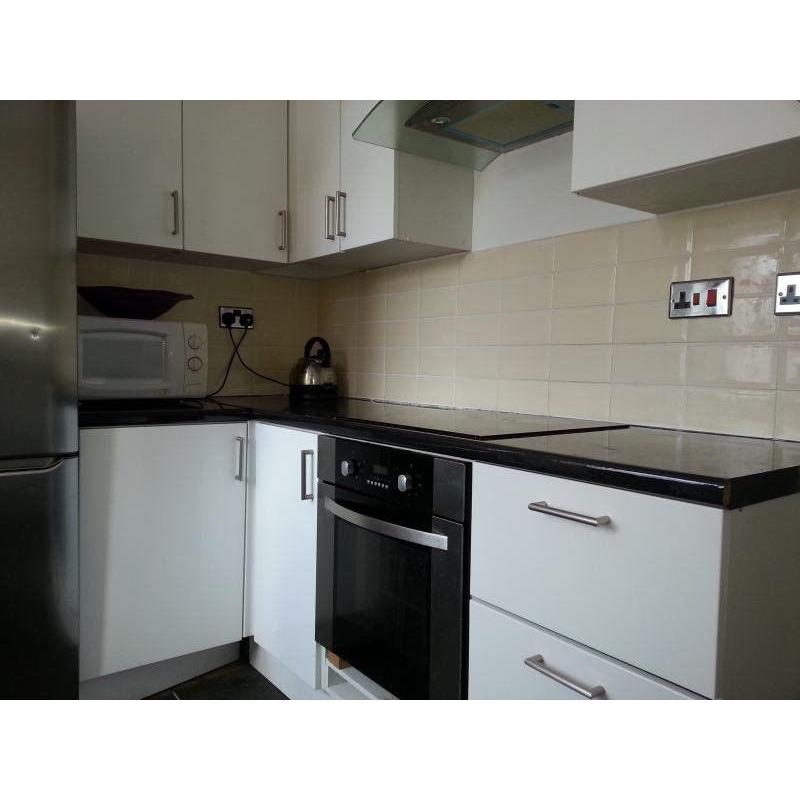 2 Large Bedrooms Available in Modren House