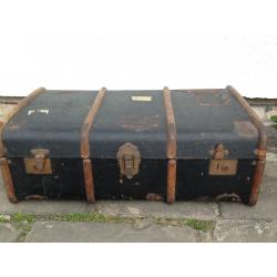 Vintage antique Large vintage steamer trunk / case