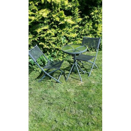 Small outdoor table with 2 chairs