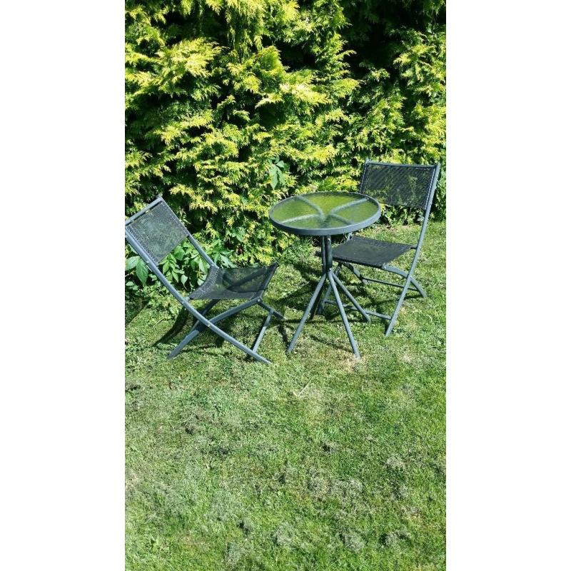 Small outdoor table with 2 chairs