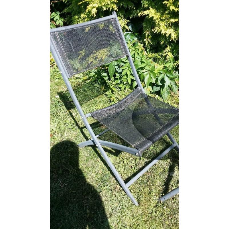 Small outdoor table with 2 chairs