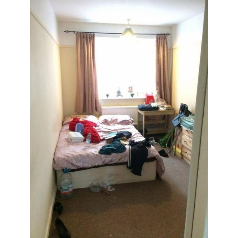 BARGAIN!! DOUBLE ROOM IN ESAT FINCHLEY *** ALL BILLS, CLEANING, MAINTENANCE INCLUDED !!!!!!