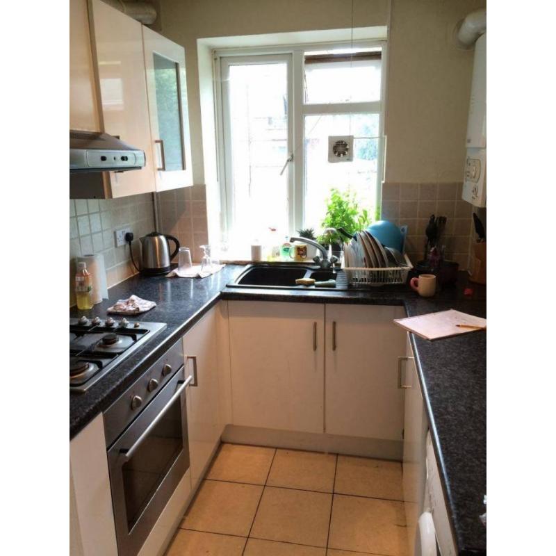 BARGAIN!! DOUBLE ROOM IN ESAT FINCHLEY *** ALL BILLS, CLEANING, MAINTENANCE INCLUDED !!!!!!