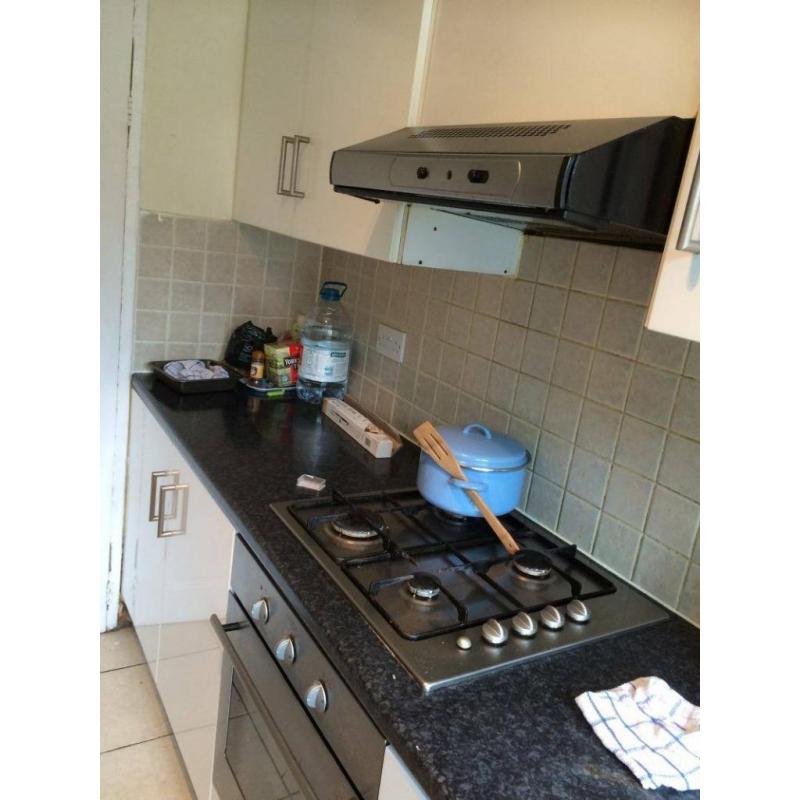 BARGAIN!! DOUBLE ROOM IN ESAT FINCHLEY *** ALL BILLS, CLEANING, MAINTENANCE INCLUDED !!!!!!