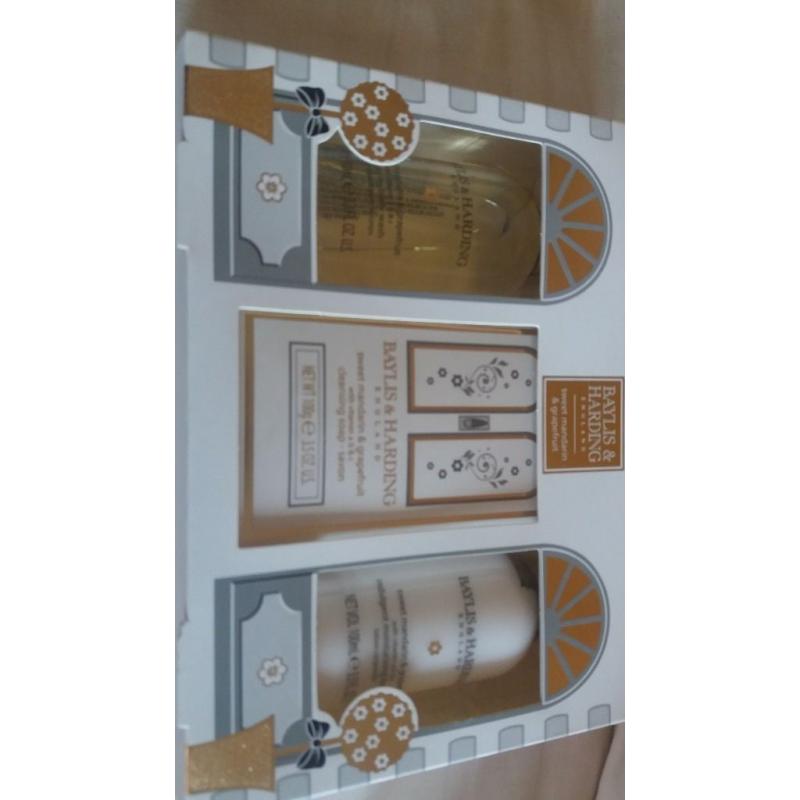 Brand New Baylis and Harding Gift Set