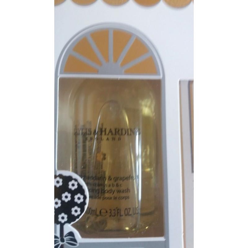 Brand New Baylis and Harding Gift Set