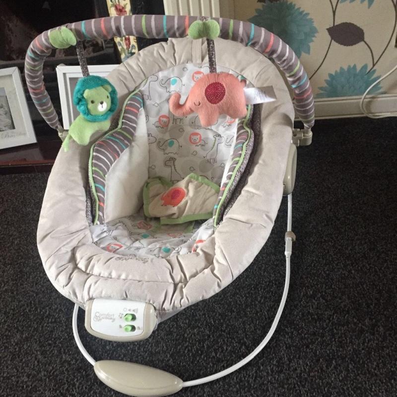 Baby bouncer in great condition. Vibrating and music settings to soothe baby. Neutral colours.