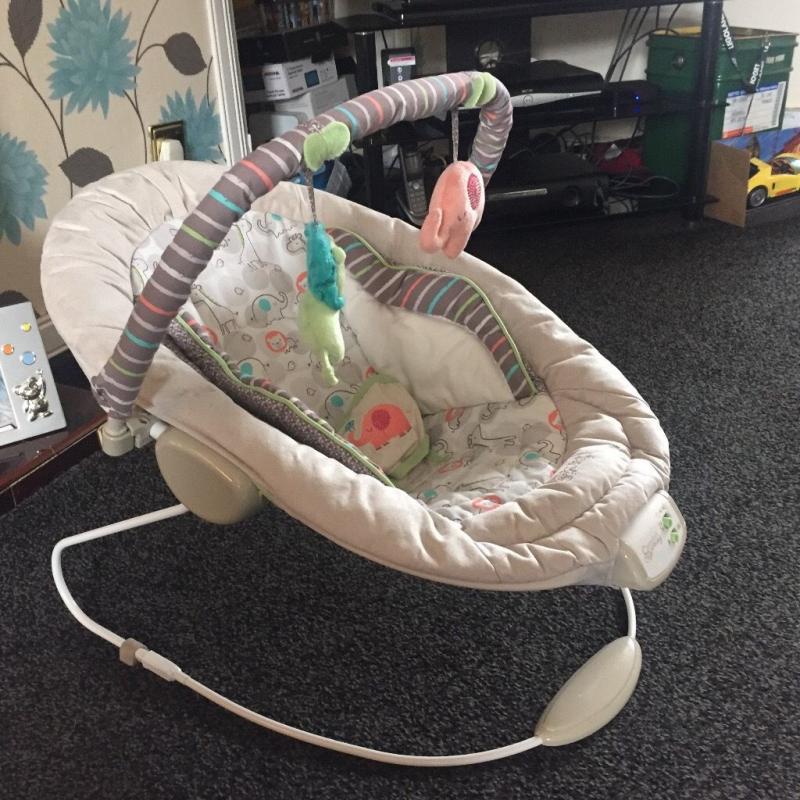 Baby bouncer in great condition. Vibrating and music settings to soothe baby. Neutral colours.