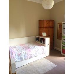 Room to let over Edinburgh Festival, in Morningside, 13 August to 4 September