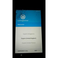 Unlocked 4G Moto G Phone - cracked screen