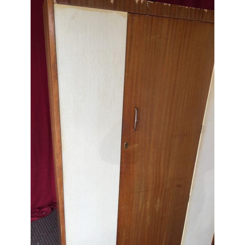 FREE WOODEN / WHITE WARDOBE,CAN DELIVER