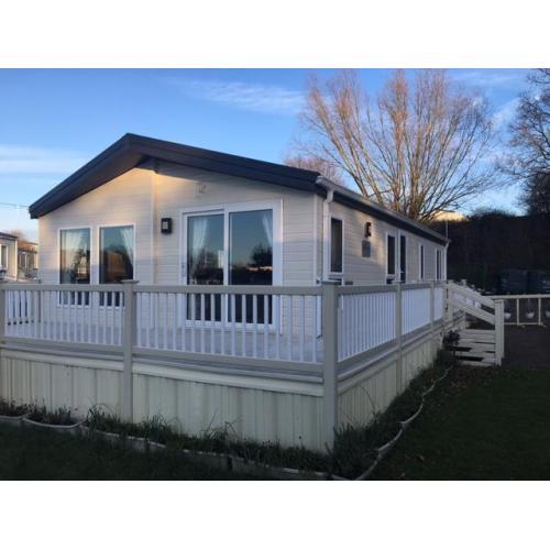 Luxury Lodge Nr Clacton-On-Sea Essex 2 Bedrooms 4 Berth Willerby Boston Lodge