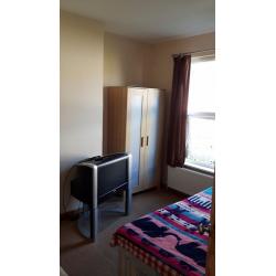 Single furnished room to rent