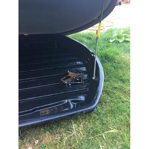Roof box