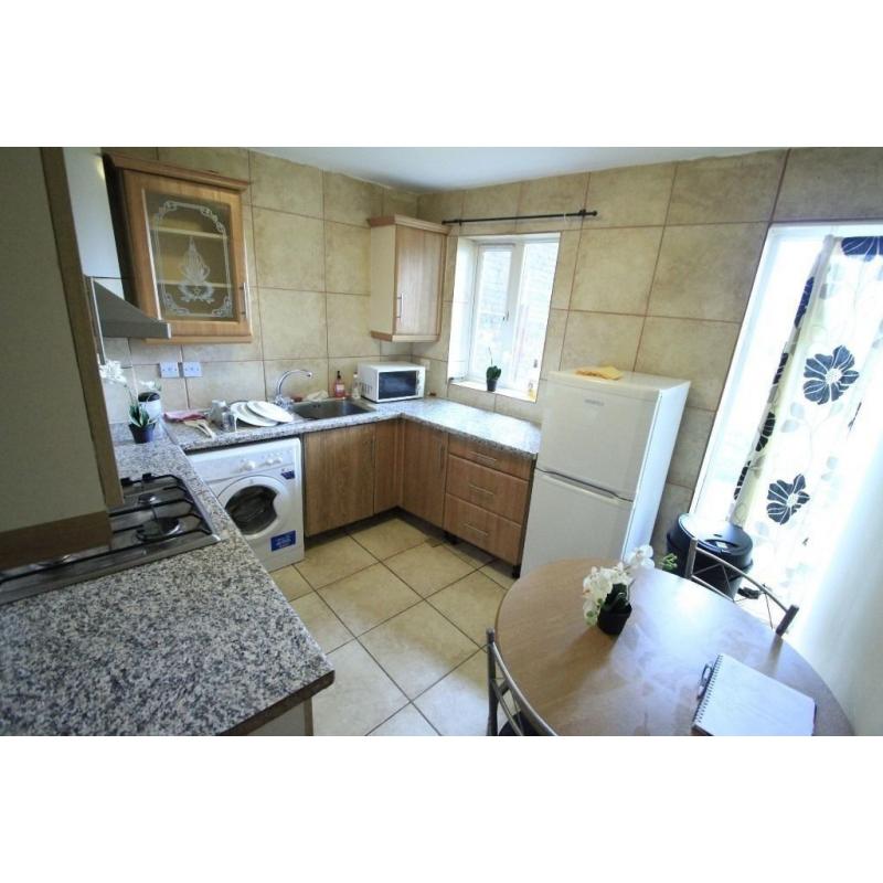 FABULOUS TWIN ROOM IN ARCHWAY, SUPER PRICE FOR THIS WEEK! near to archway station (76a)