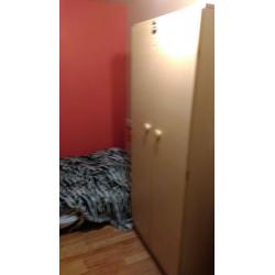 single room with 3 brand new bathrooms and new modern fitted kitchen 5 mints to plaistow canning tow