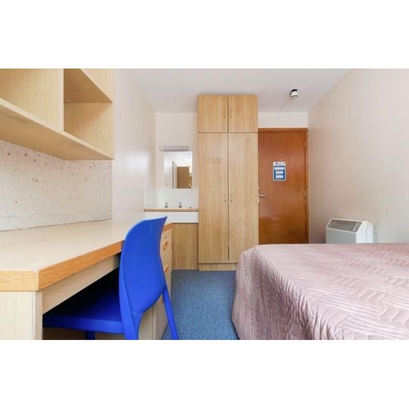 FLATSHARE: Double bedrooms in Fountainbridge with Wi-Fi available NOW – NO FEES
