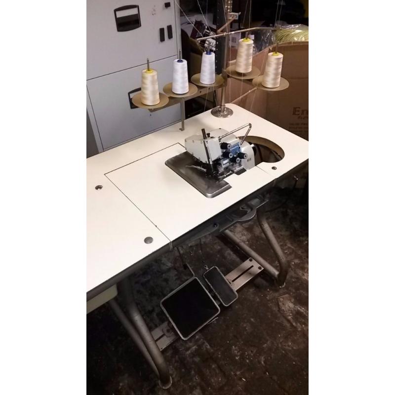 For sale**SINGER 812U INDUSTRIAL OVERLOCKER SERGER 2 NEEDLE 5 THREAD SEWING MACHINE**
