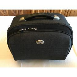 2 x travel bag/hand luggage