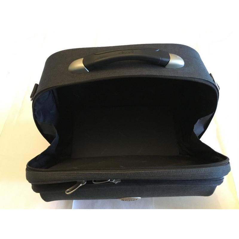 2 x travel bag/hand luggage