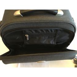 2 x travel bag/hand luggage