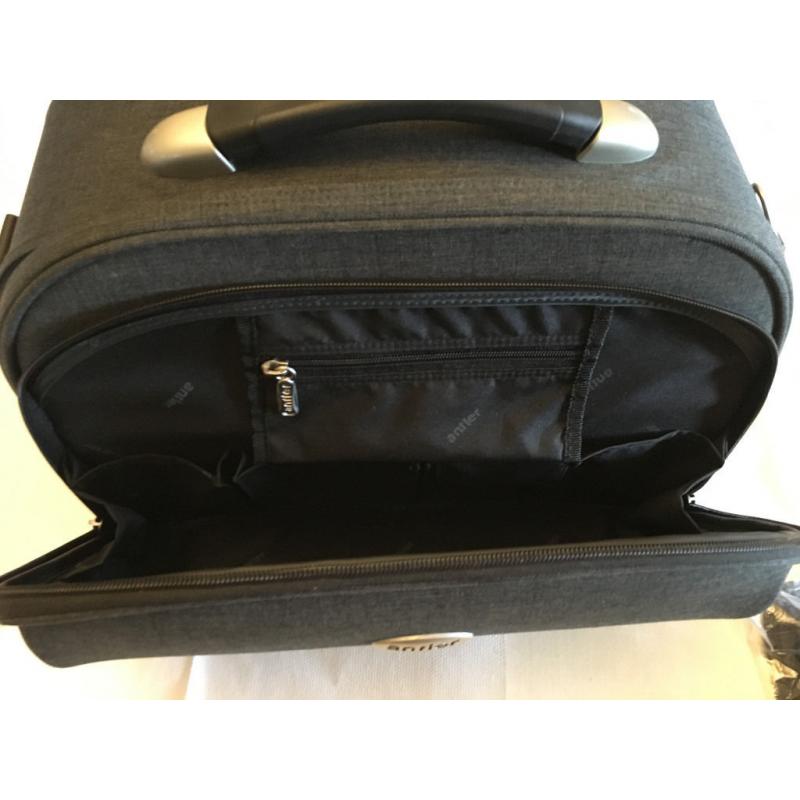 2 x travel bag/hand luggage