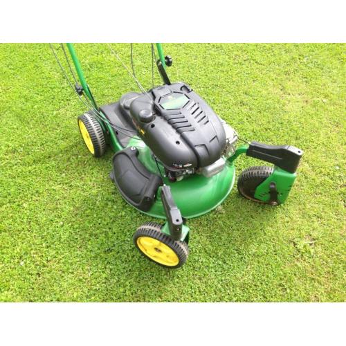 John Deere JS63VC petrol driven lawn mower