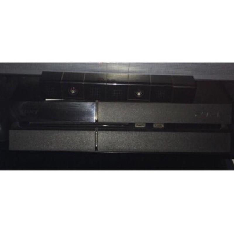 PS4 10 games 2 controllers 1 headset and 1 motion camera