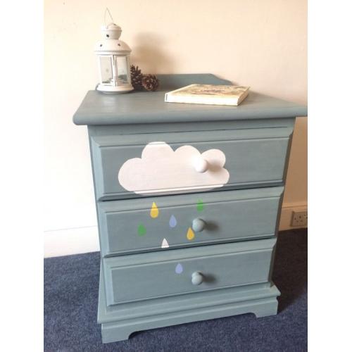 Chest of drawers