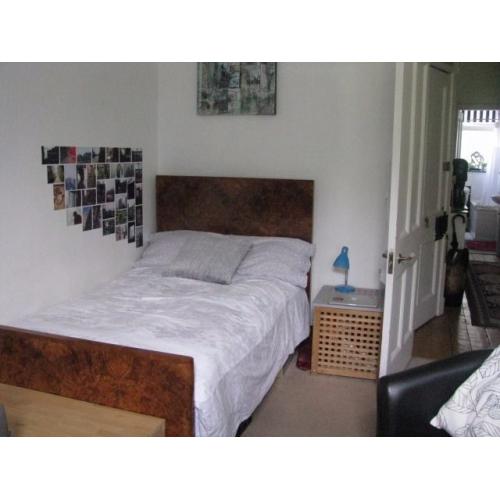 FESTIVAL let Double Room, Stockbridge 16th - 30th August 15 mins walk to Princes St.