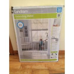 Lindam extending gate