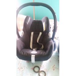 Maxi cosi car seat and isofix base