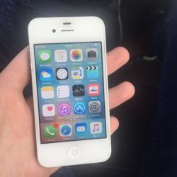 iPhone 4S on O2 (Mint, Needs Gone!)