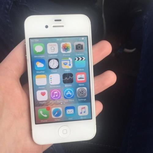 iPhone 4S on O2 (Mint, Needs Gone!)