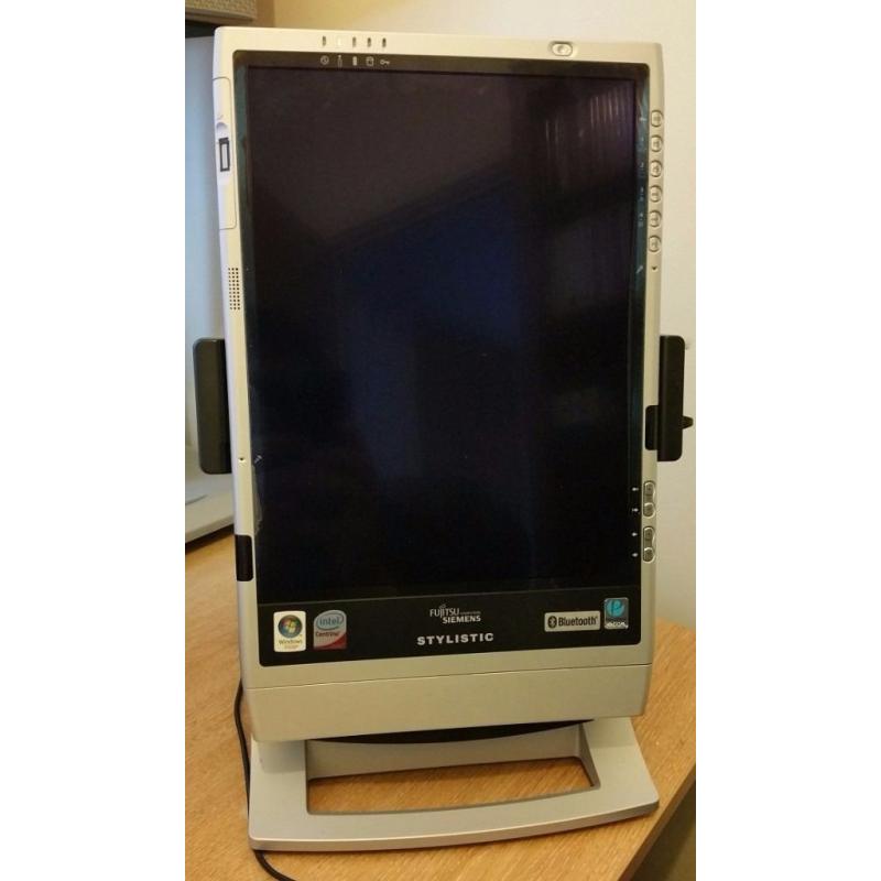 Windows 7 Fujitsu Stylistic ST5112 Tablet with DVD Drive Docking Station