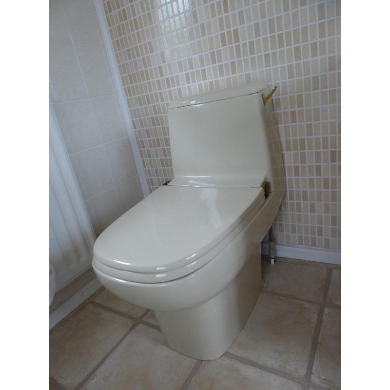 Bathroom suite, 4 piece, Champagne colour, Armitage Shanks quality items plus furniture.