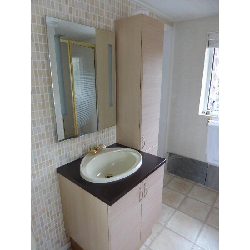 Bathroom suite, 4 piece, Champagne colour, Armitage Shanks quality items plus furniture.