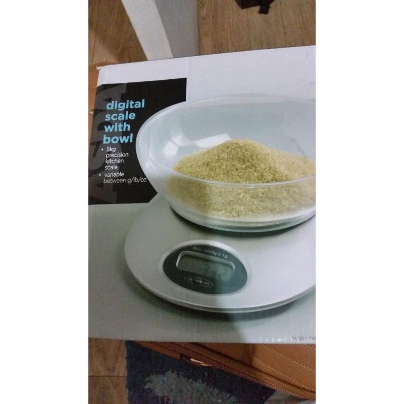 Digital scale with bowl